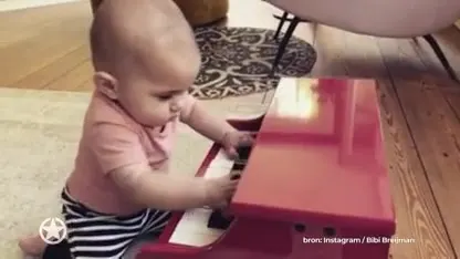 SCHATTIG! Bibi filmt bijzonder moment van baby Teddy