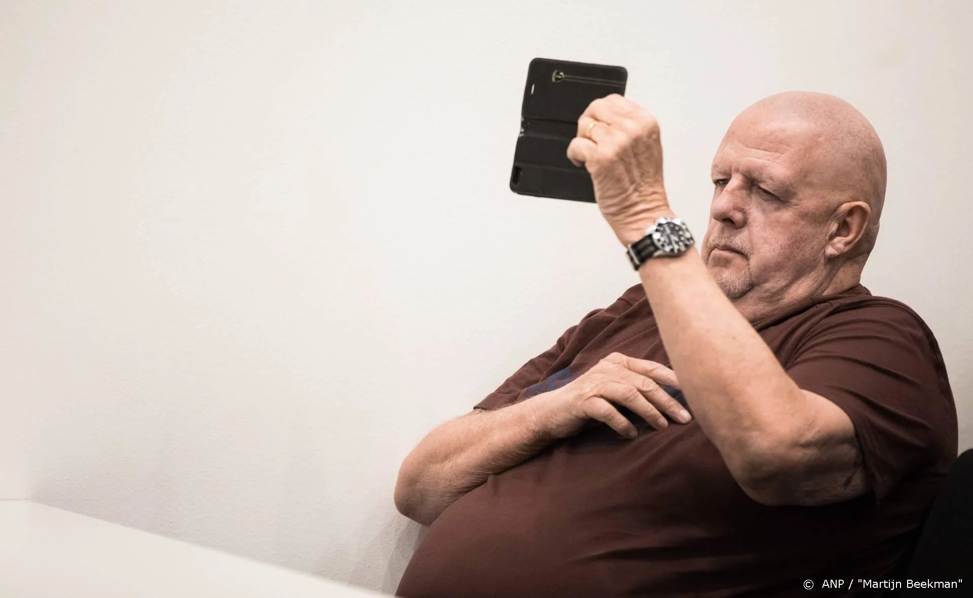 Henk Bres blijft na racistische berichten toch op Twitter