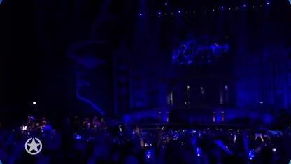 ZIEN: André zingt duet met hologram van zijn vader