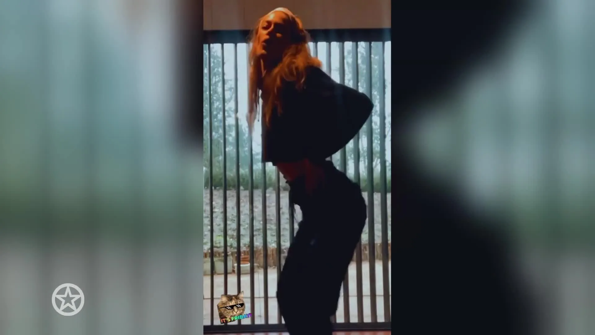 Doutzen Kroes danst er vrolijk op los