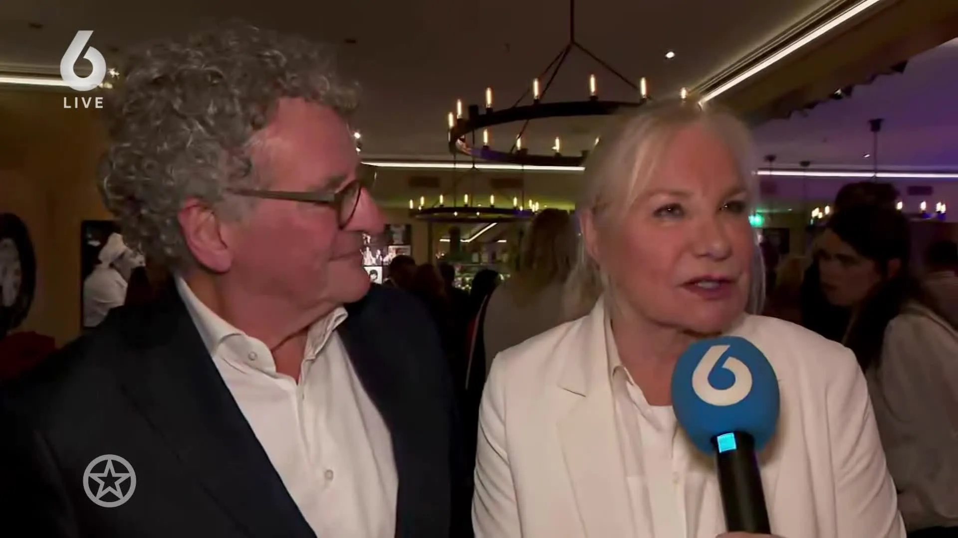 Monique van de Ven onder het mes