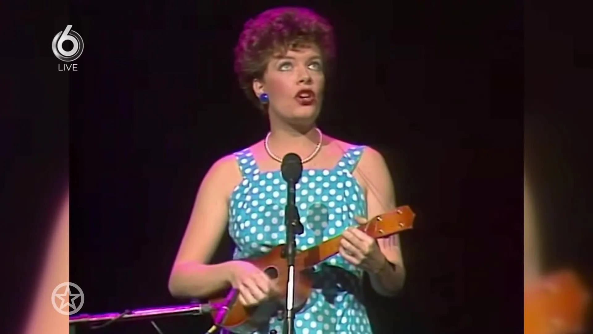 Brigitte Kaandorp ontvangt Johan Kaart Prijs