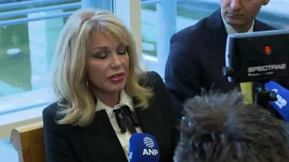 Vlemmix moet betalen vanwege sekspop Paay