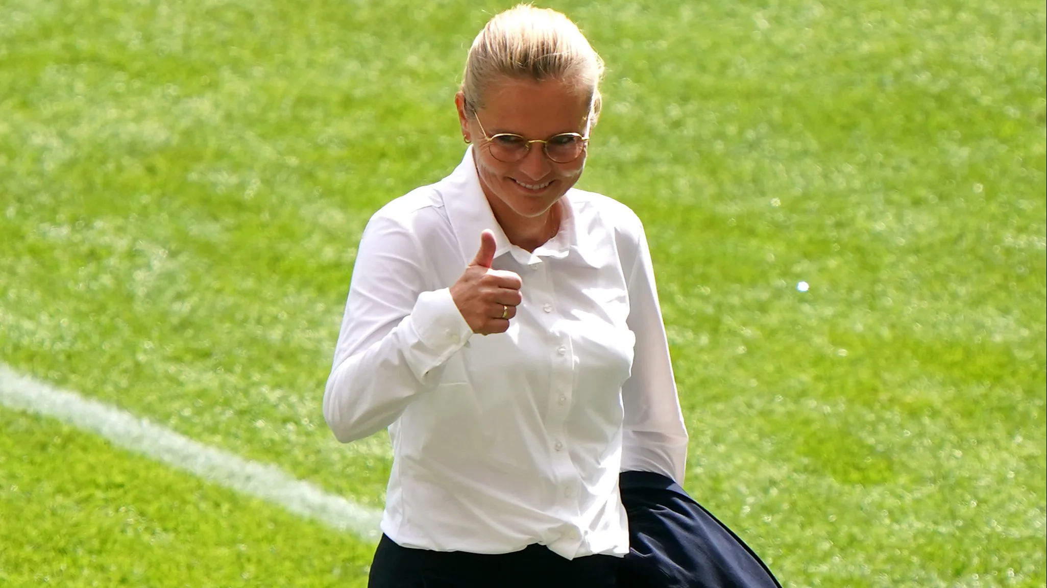 Volop felicitaties voor Sarina Wiegman na historische prestatie