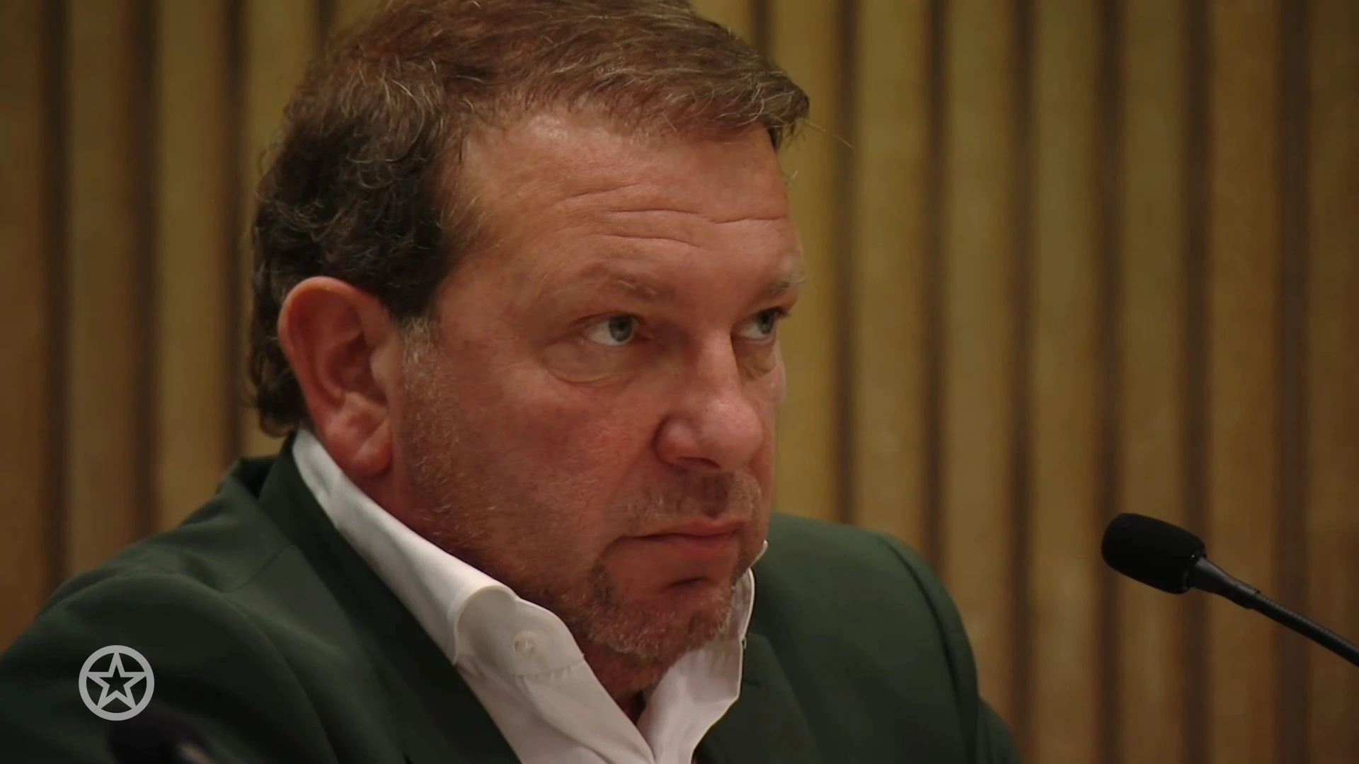 Zanger Robert Leroy emotioneel tegenover mishandelaar in rechtbank: 'Vernederd als man'