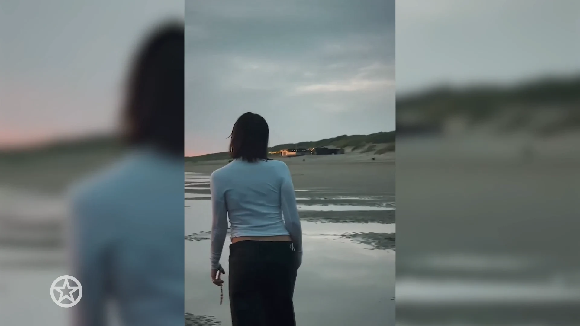 Maan promoot nieuw nummer op strand