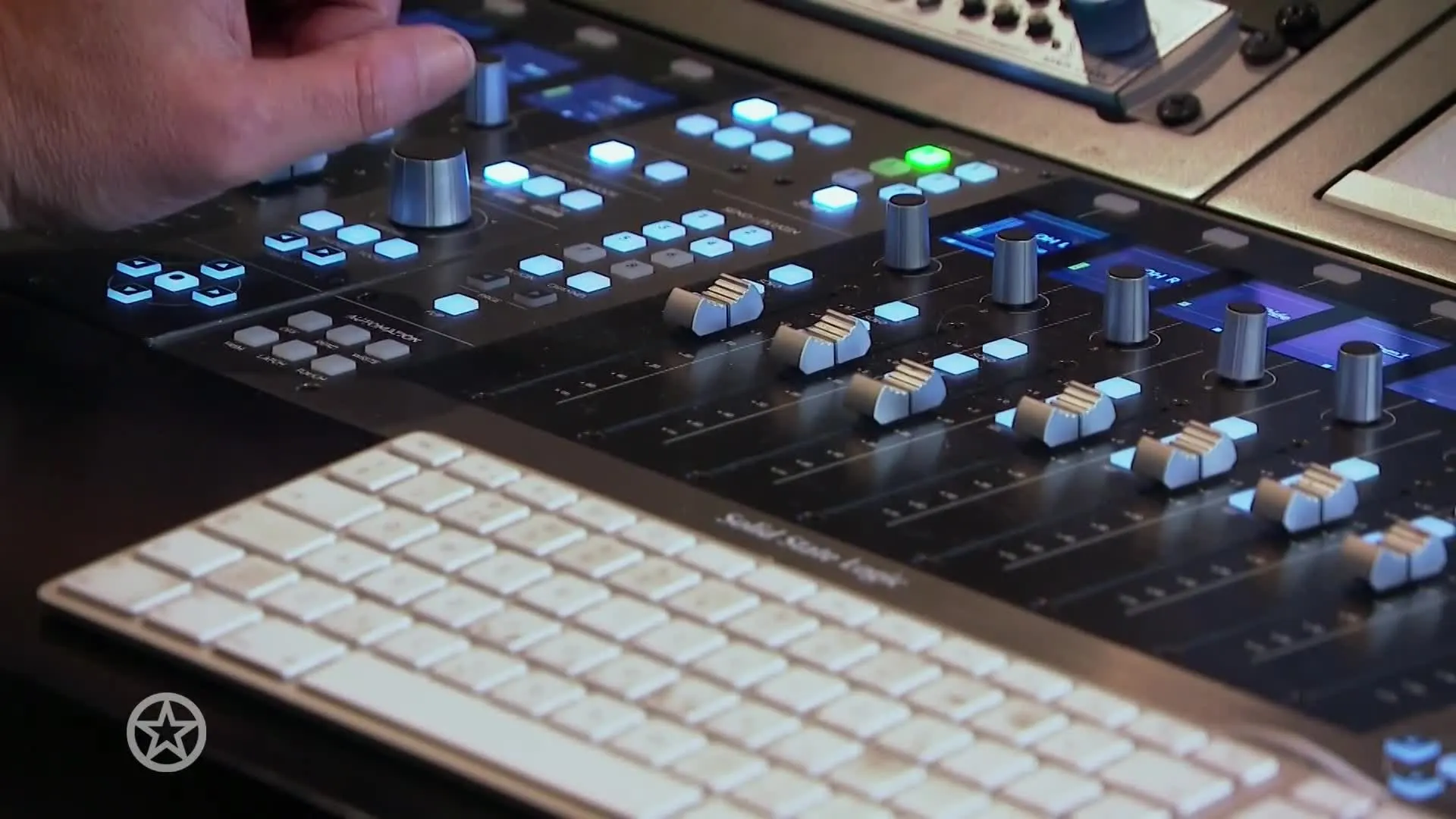 Scoort René Le Blanc hiermee een dikke hit?