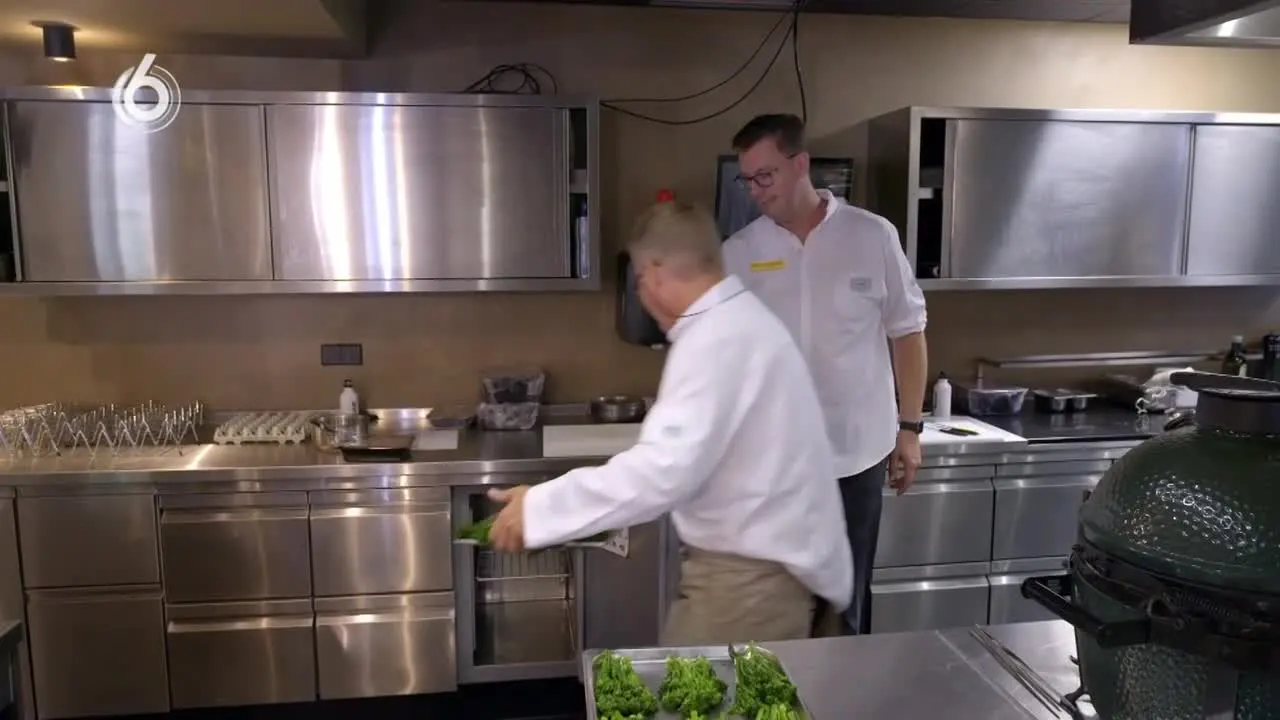 Introductie derde seizoen Restaurant Misverstand met Johnny de Mol aan het woord