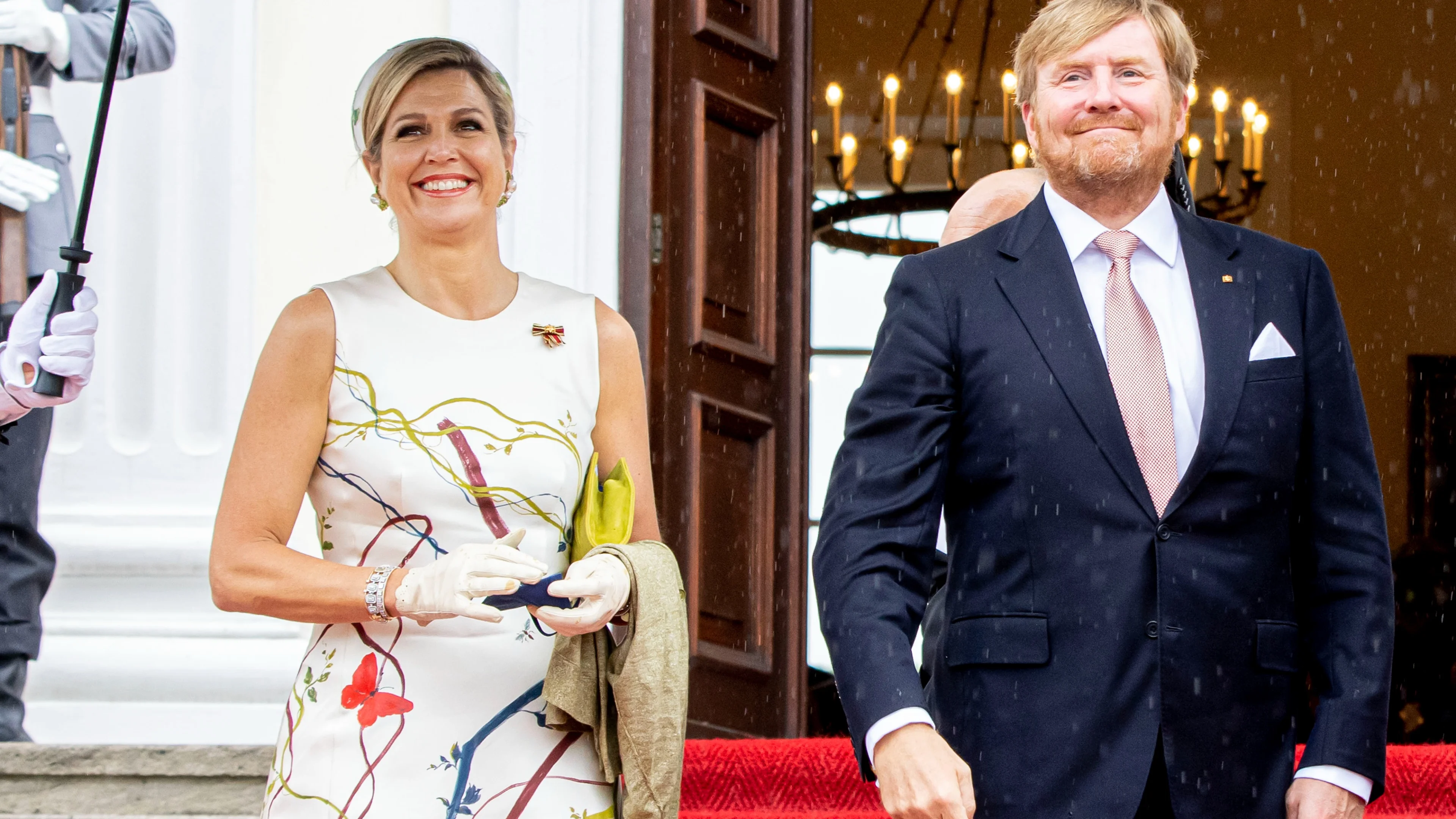 Máxima begint staatsbezoek in jurk van Natan