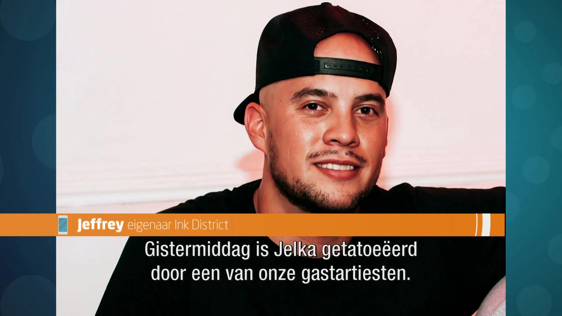 Jelka laat Carice tatoeëren