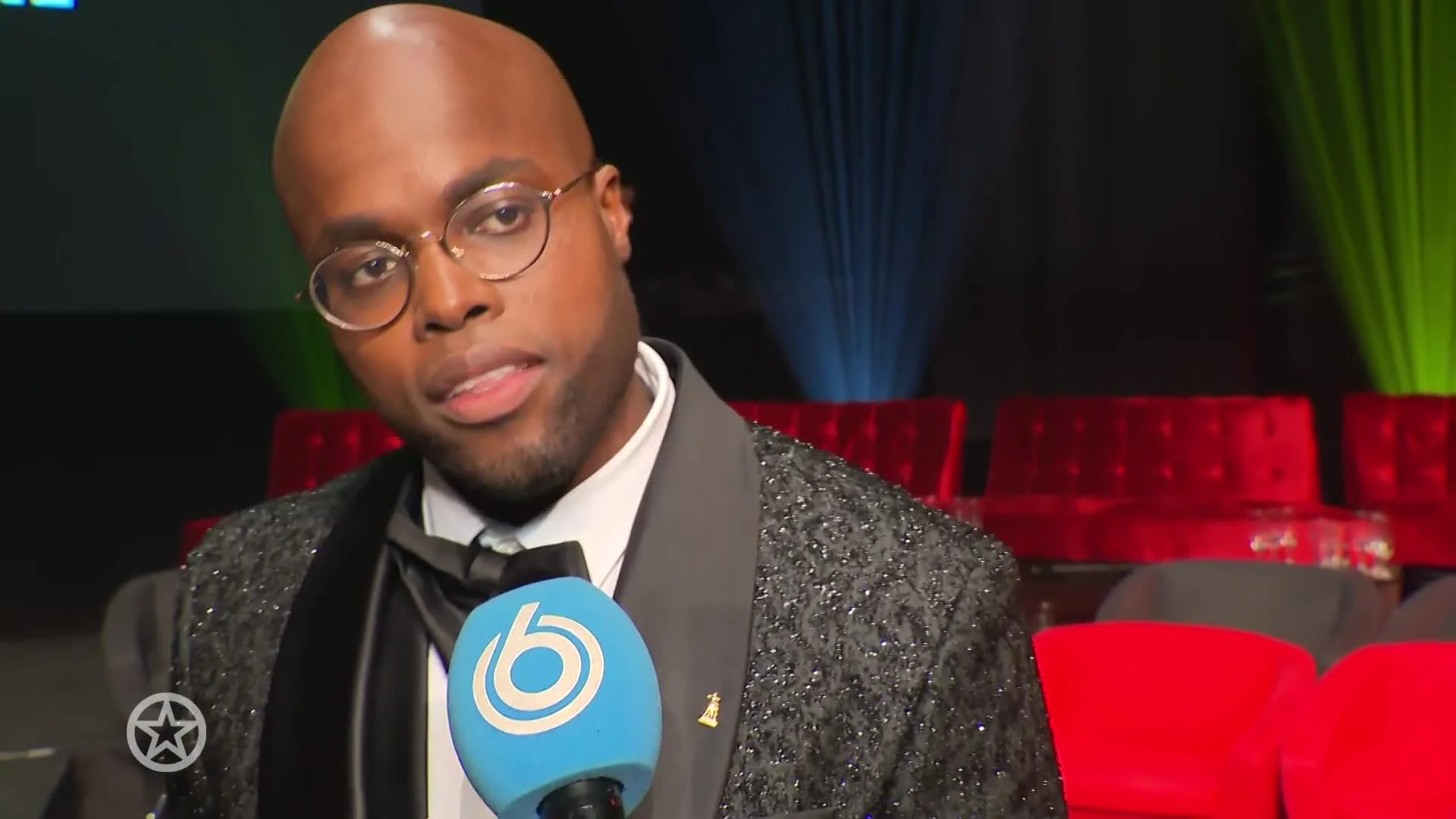 Jandino Asporaat dolgelukkig: 'Gezegend'