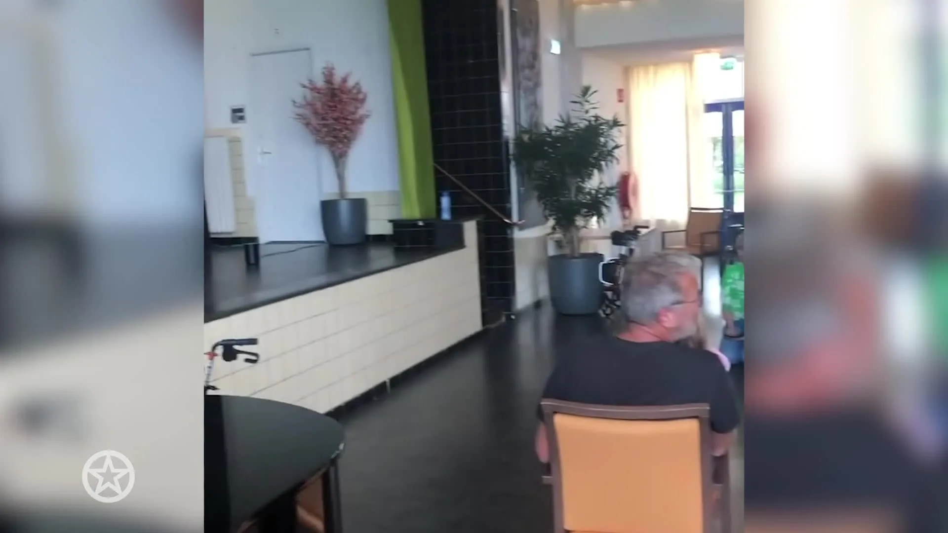 Emotioneel optreden voor Jim Bakkum