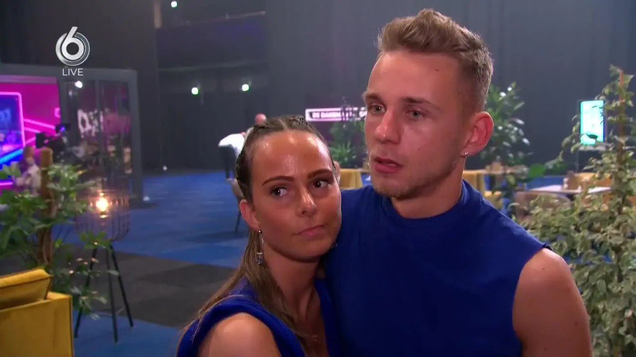 Deze dansers moeten noodgedwongen na 40 uur dansen stoppen met de Dansmarathon