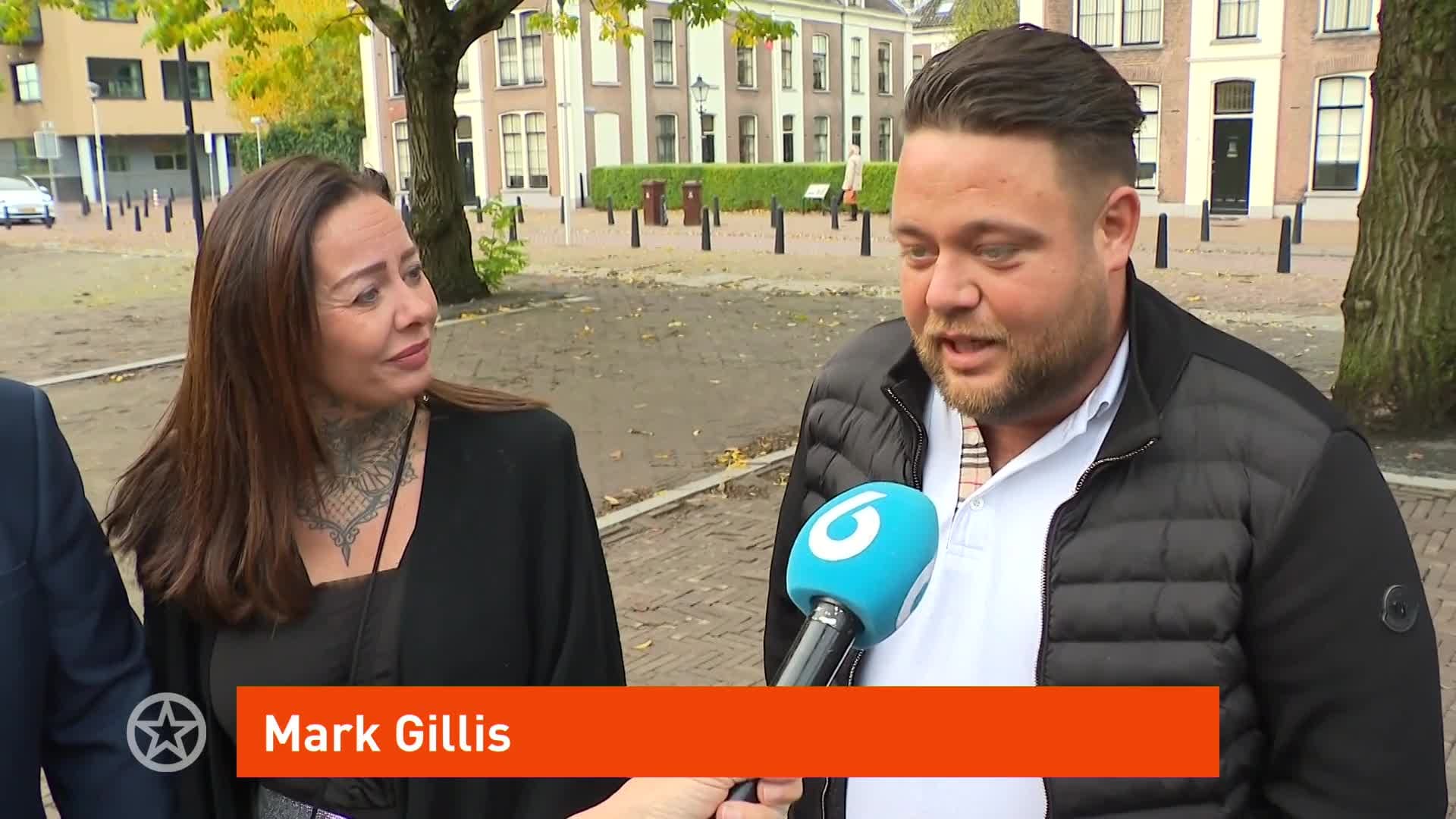 Peter Gillis arriveert bij rechtbank met gezin