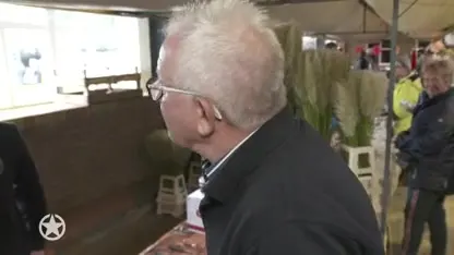 Boer Geert probeert een date te scoren