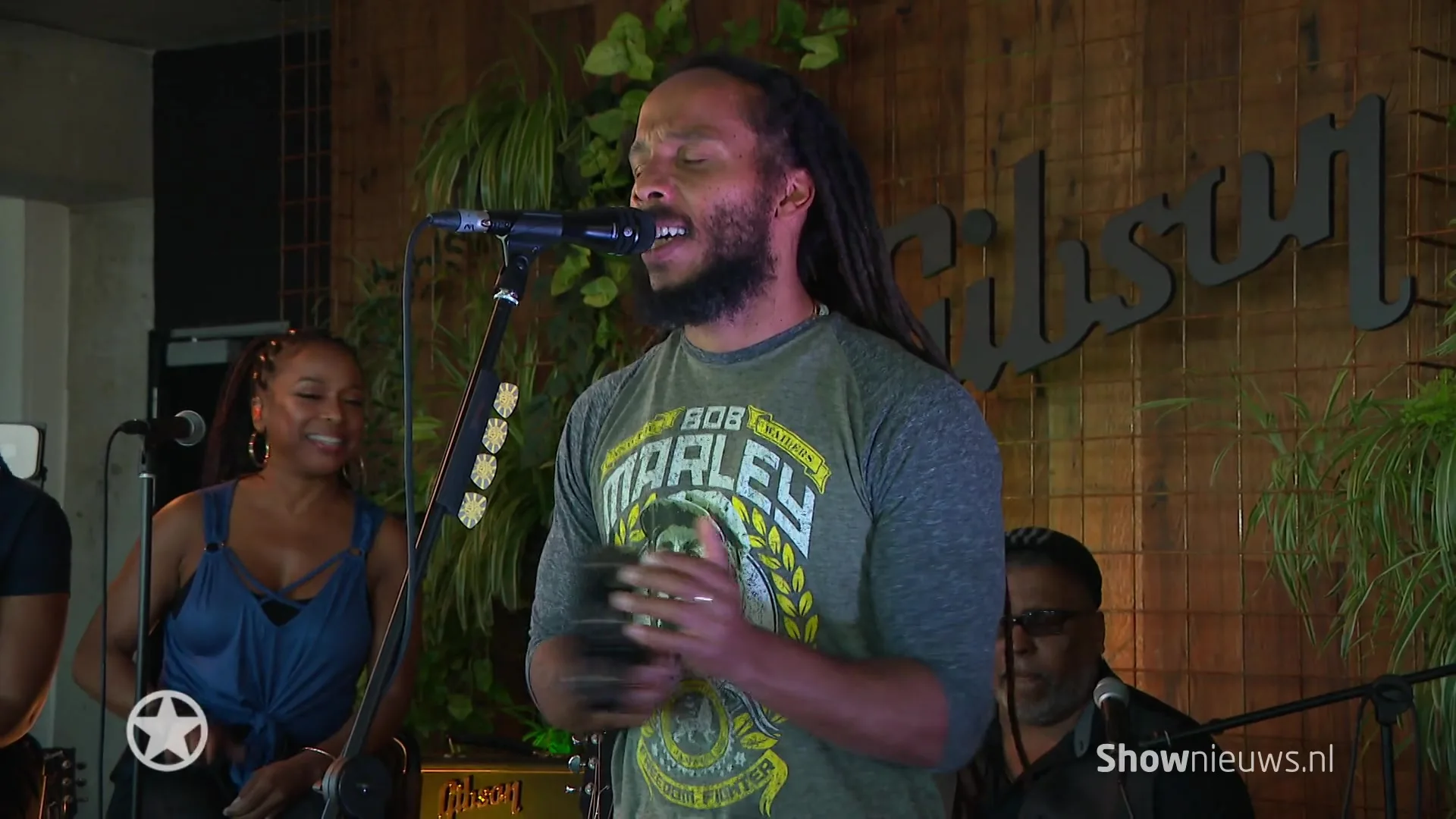 Onze Mark op bezoek bij Ziggy Marley