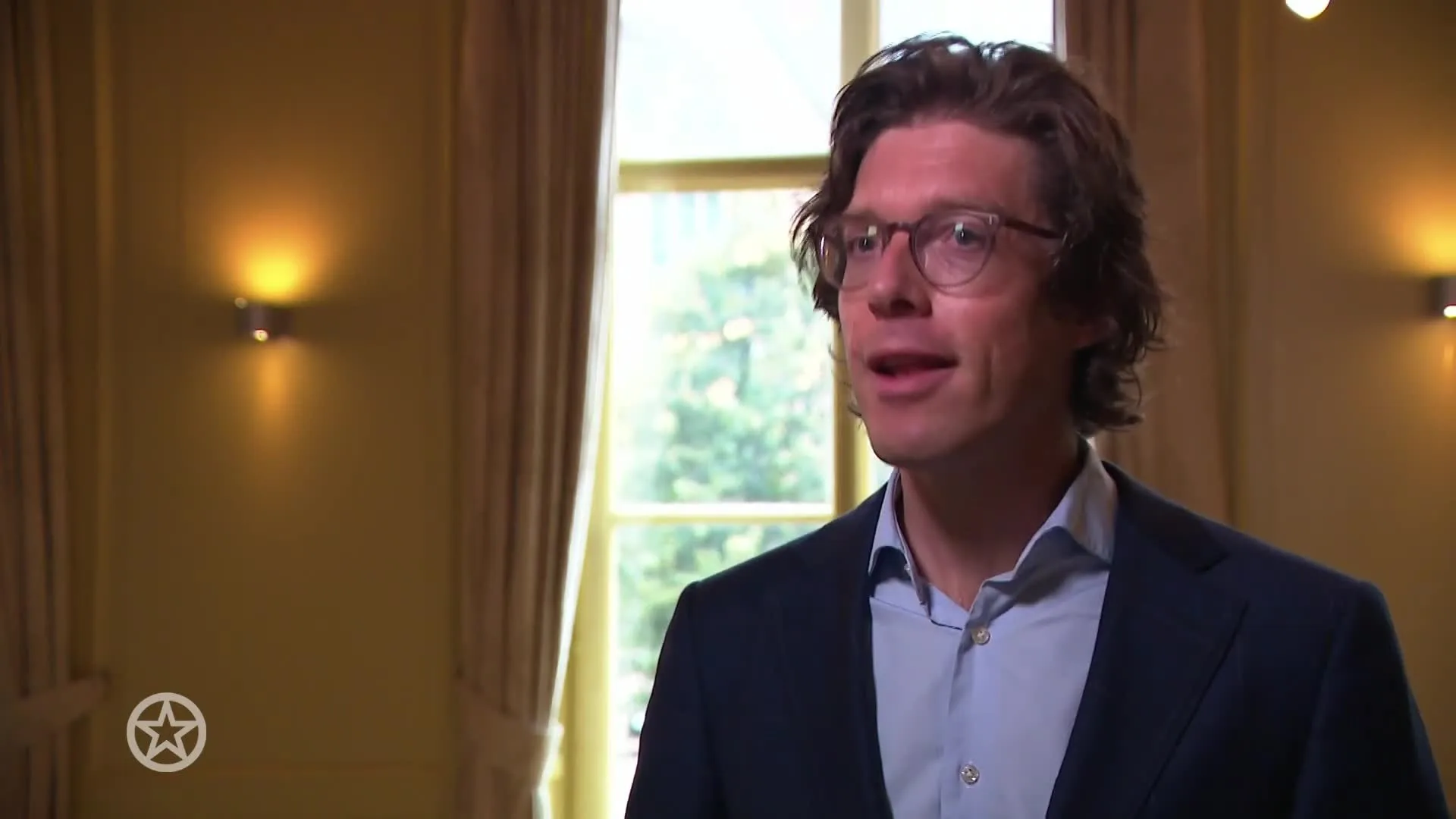 Mr. Frank Visser krijgt versterking