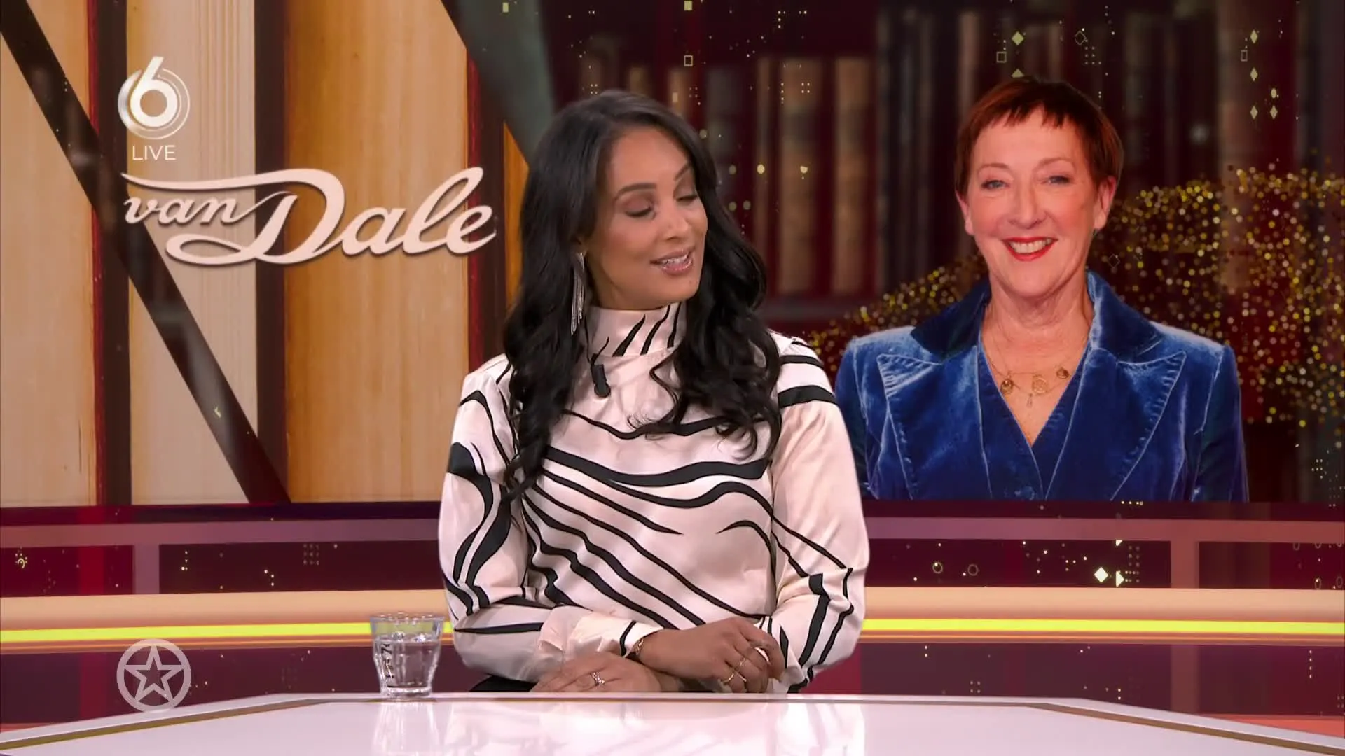 Loes Luca in de Van Dale