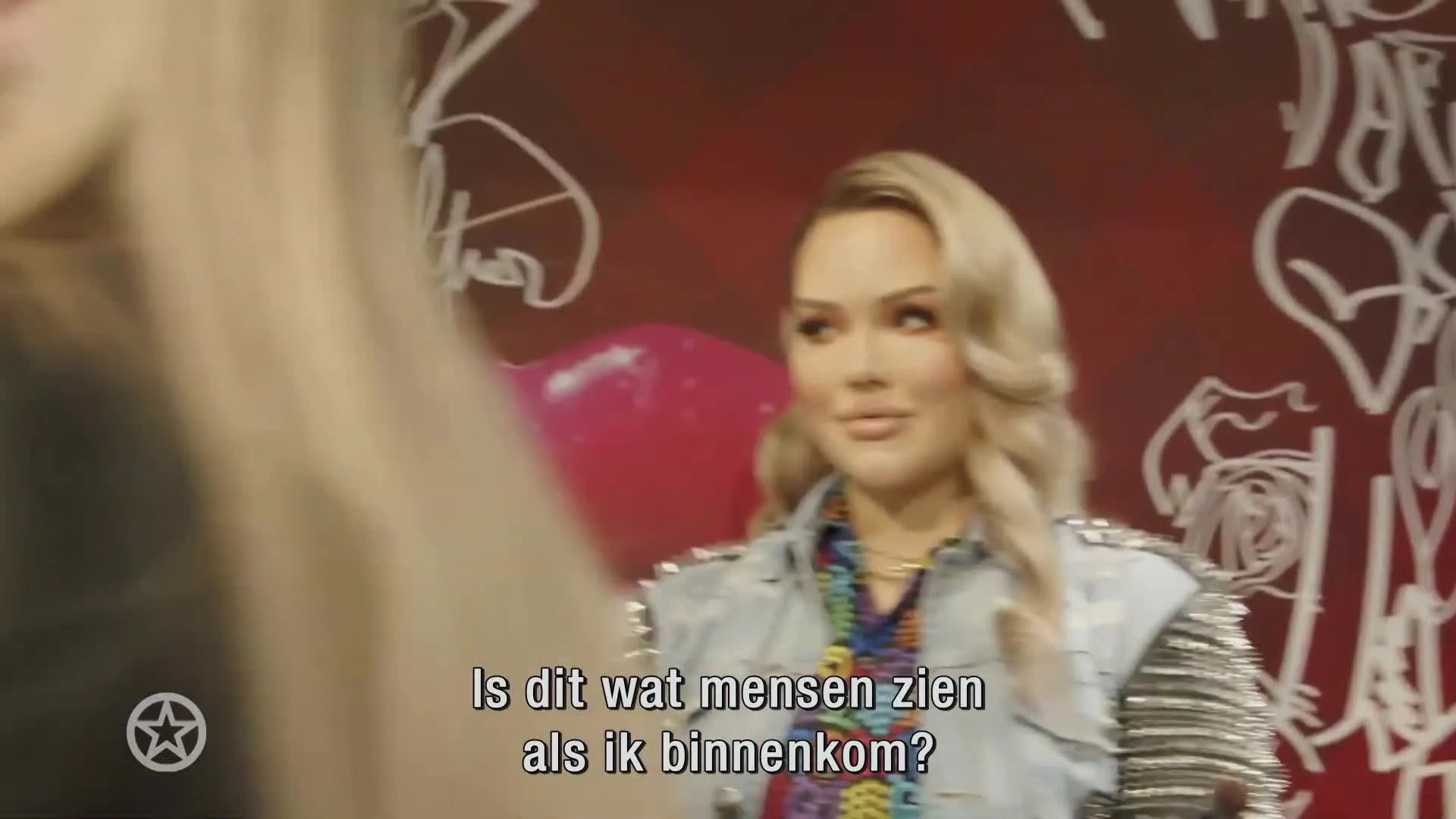 Nikkie de Jager reageert op eigen wassen beeld