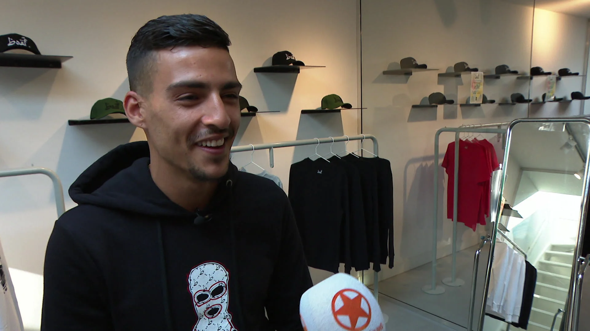 Boef gaat de kleren in