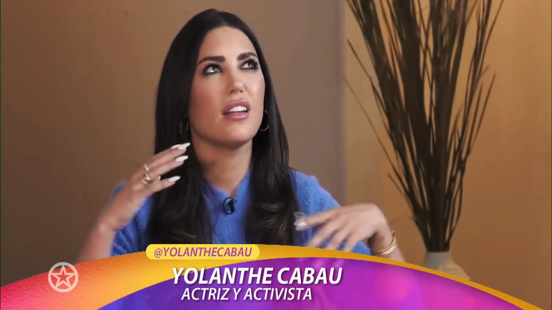 Yolanthe spreekt Spaans voor 'Free A Girl'