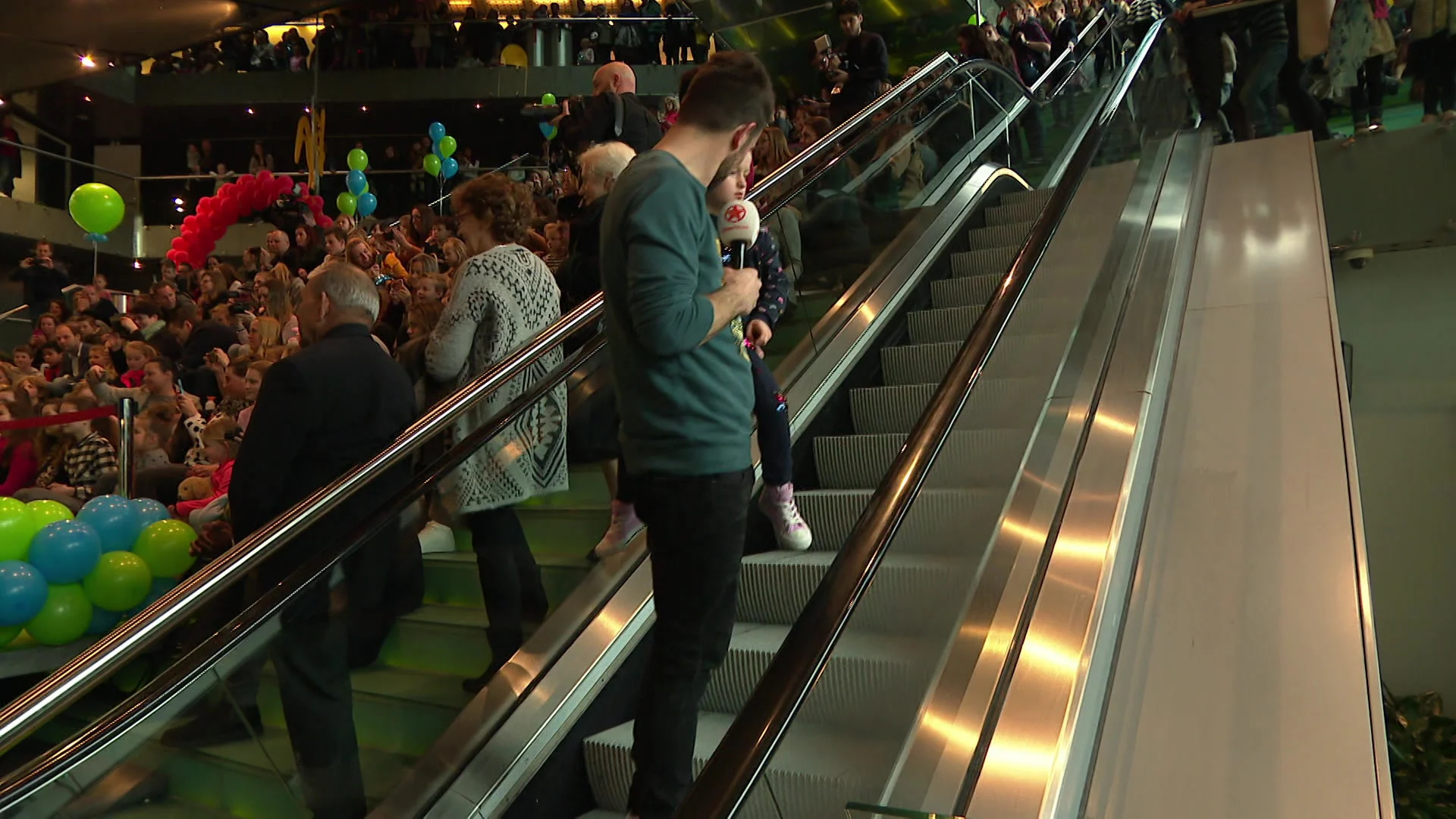 Pieter Konijn in alle vroegte in première