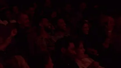 Anouk zet Dominique even flink op zijn nummer