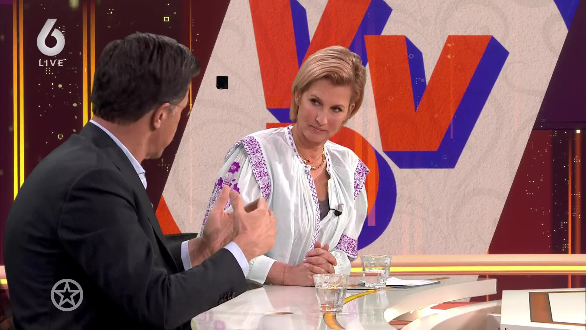 Mark Rutte geeft 30 seconden pitch in Shownieuws