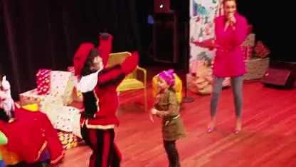 Romy Monteiro zingt de sterren van de hemel uit haar eigen sint liedjesboek