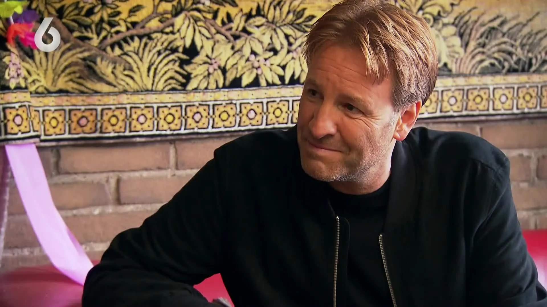 Sietse speelt lied voor overleden vrouw in Mr Frank Visser Doet Uitspraak