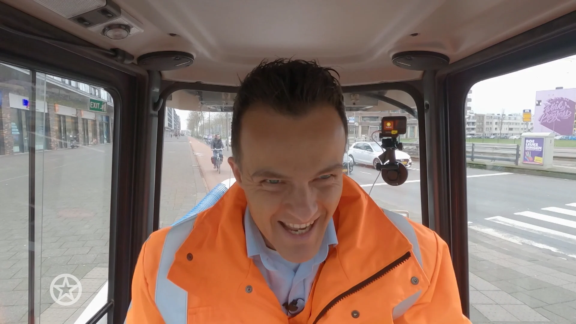 Menig kijker omarmt rasoptimist Mitchel: 'Heerlijk blij ei'