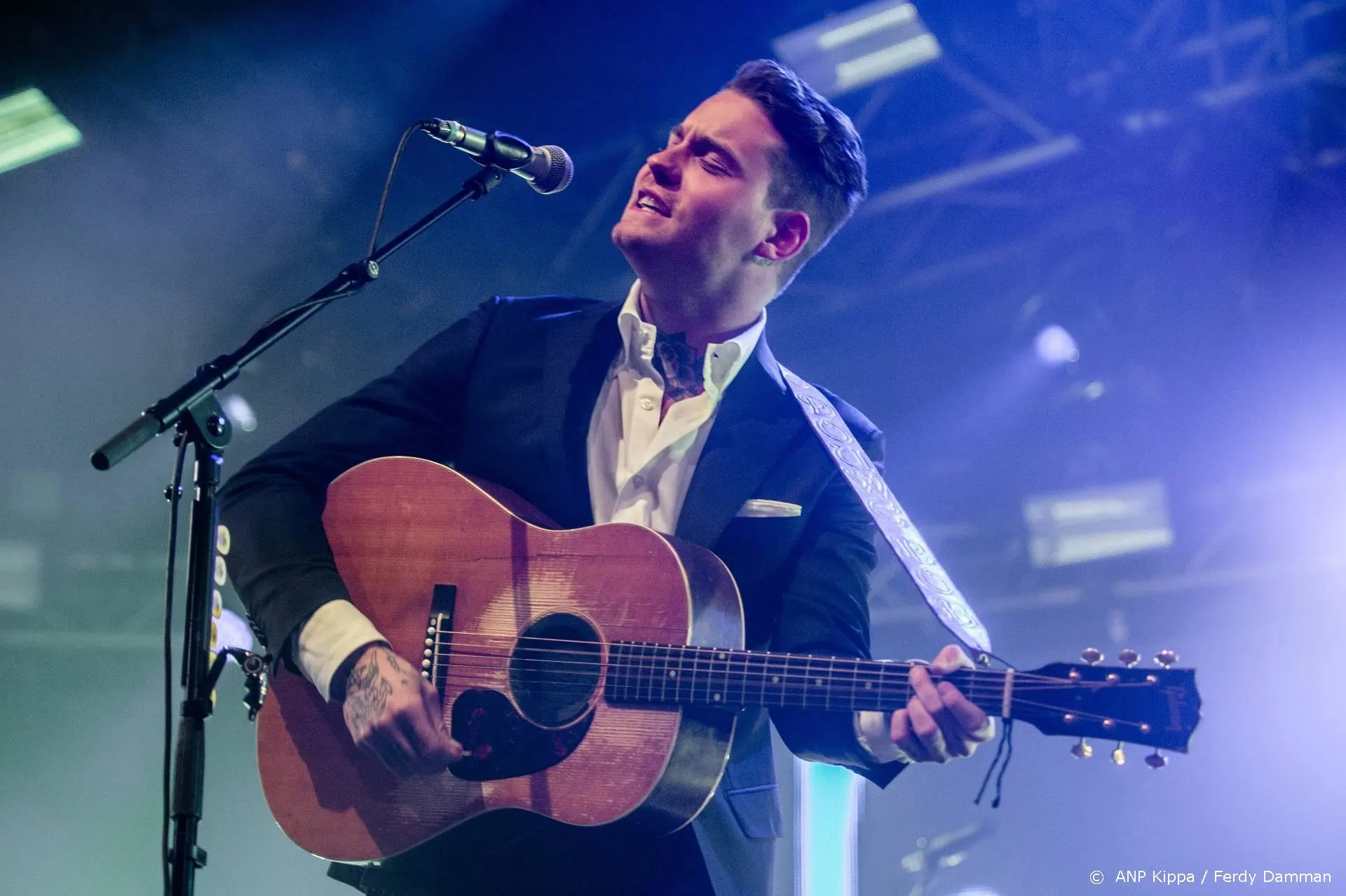 Douwe Bob steunt met nieuw nummer ouders van gepest kind