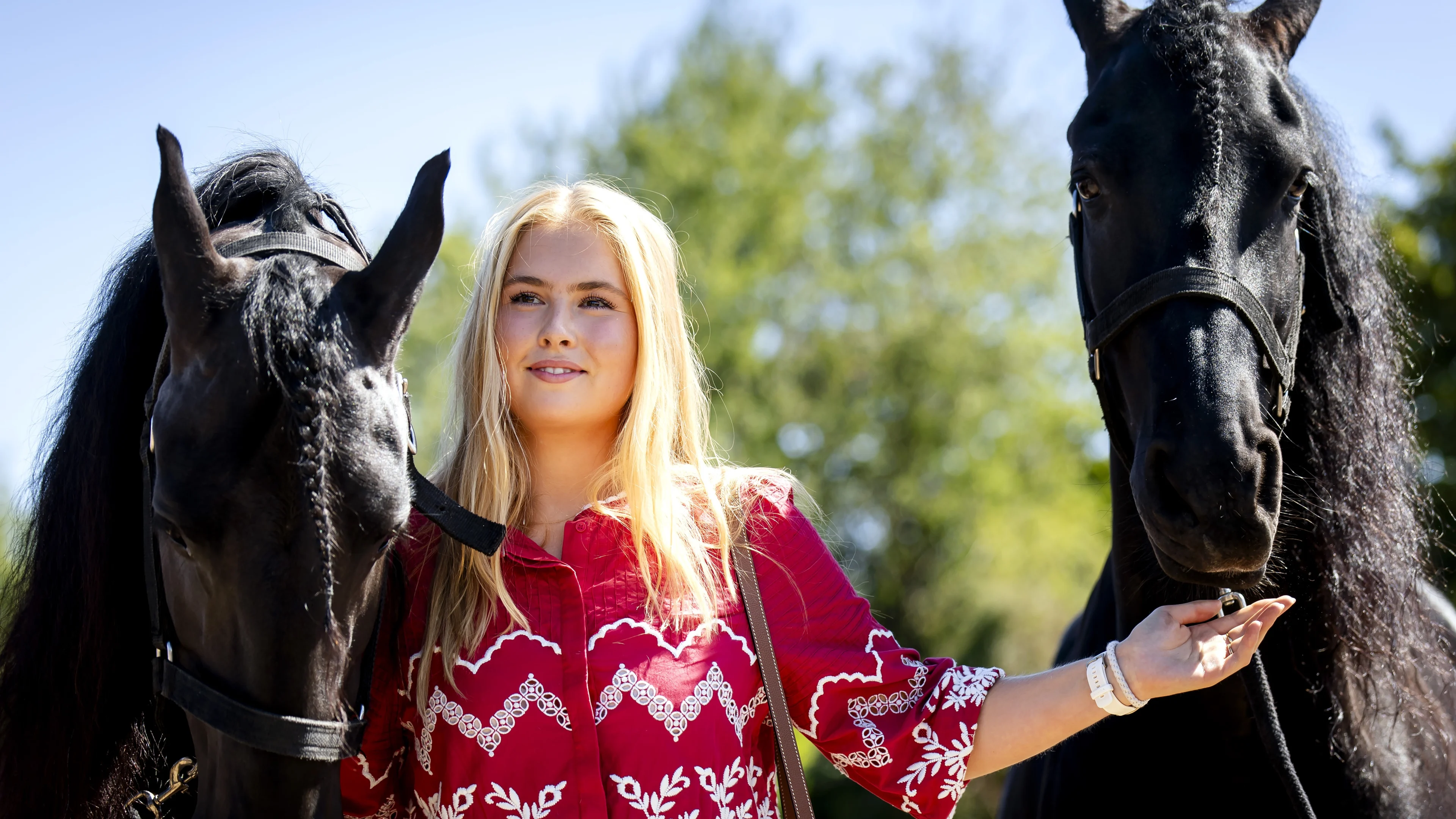 Amalia bloeit op tijdens bezoek WK paardensport: 'Waanzinnig gaaf'