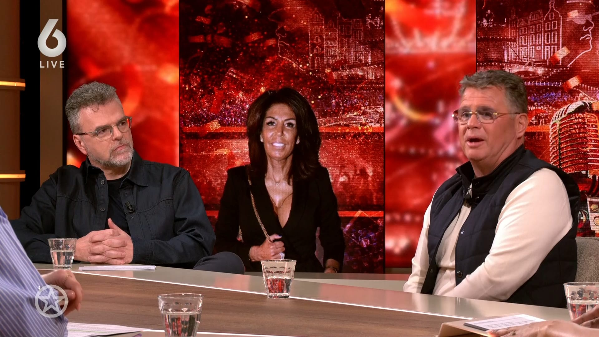 Wolter Kroes in Shownieuws over Heel Holland Zingt Hazes en Rachel