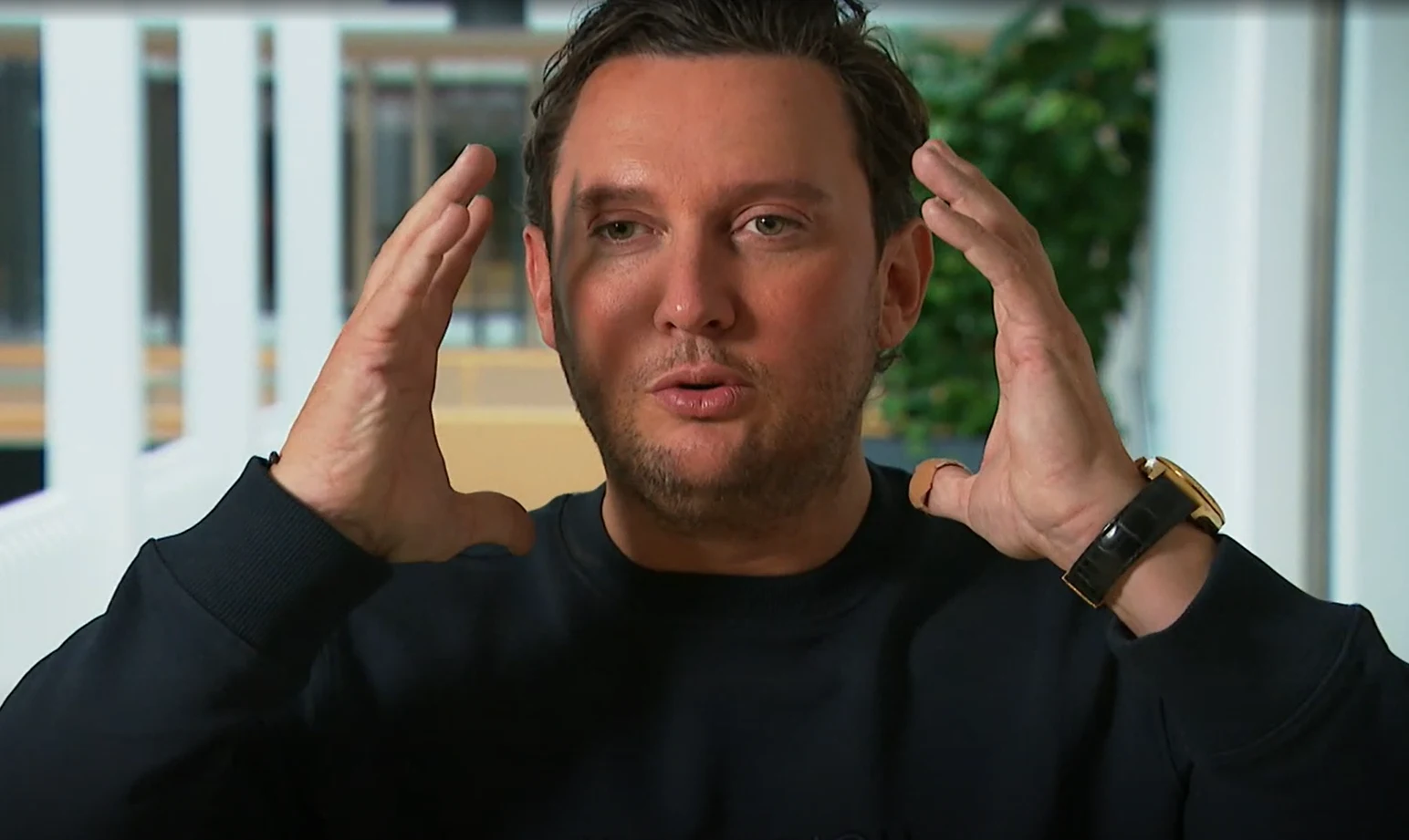 Tino Martin schrok van opgeblazen gezicht