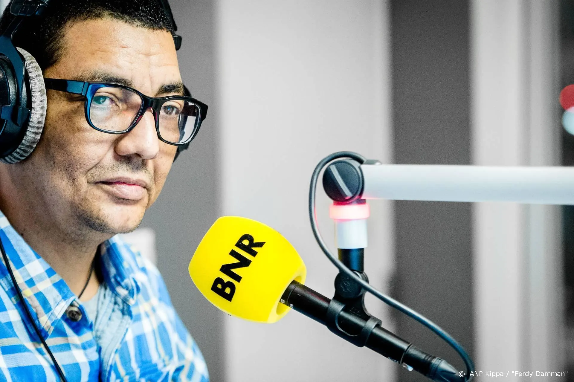 Jörgen Raymann keert online terug met Tante Es