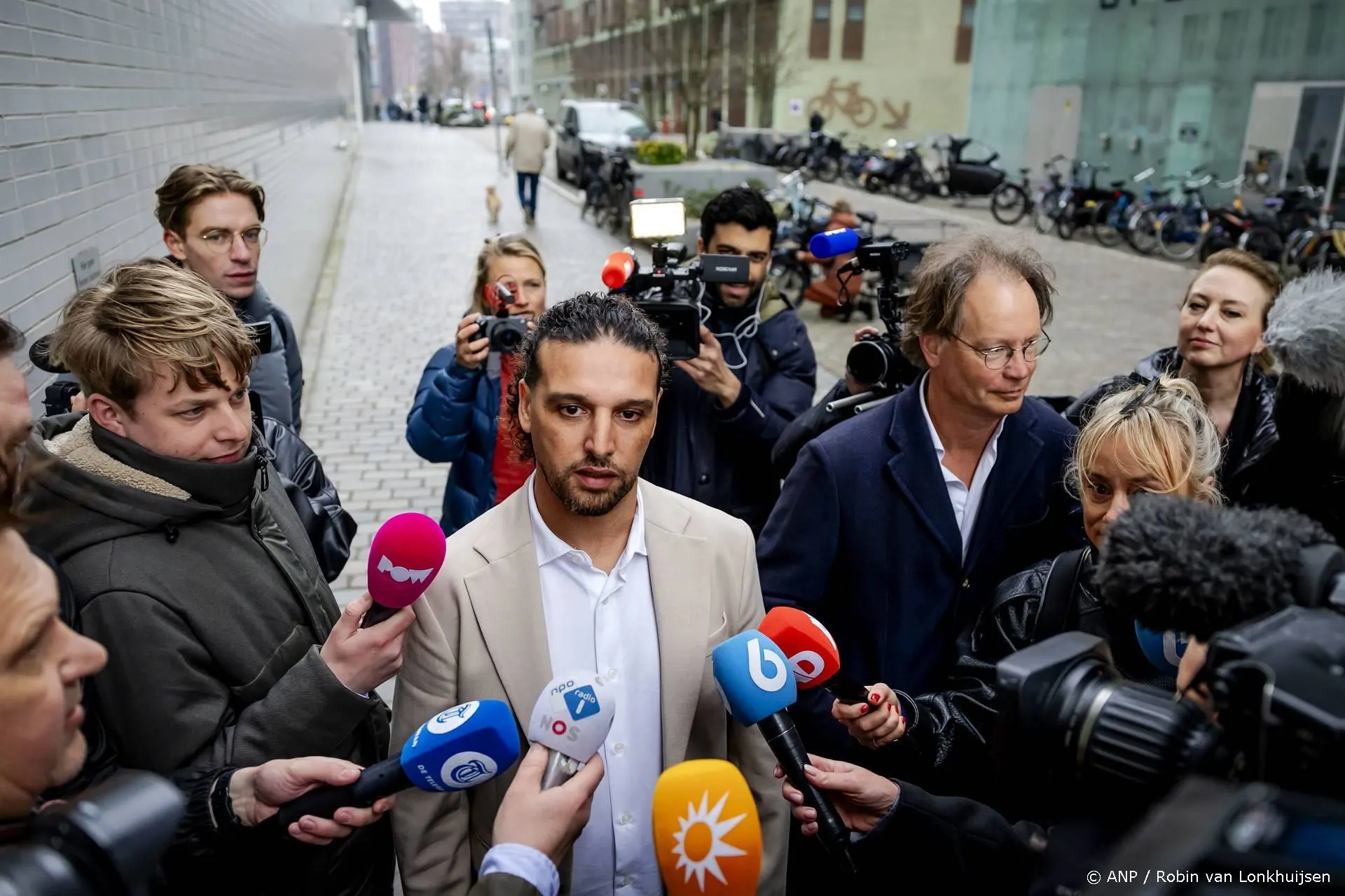 Bevestigd: Ali B wordt al 2 jaar gevolgd voor mogelijke docu