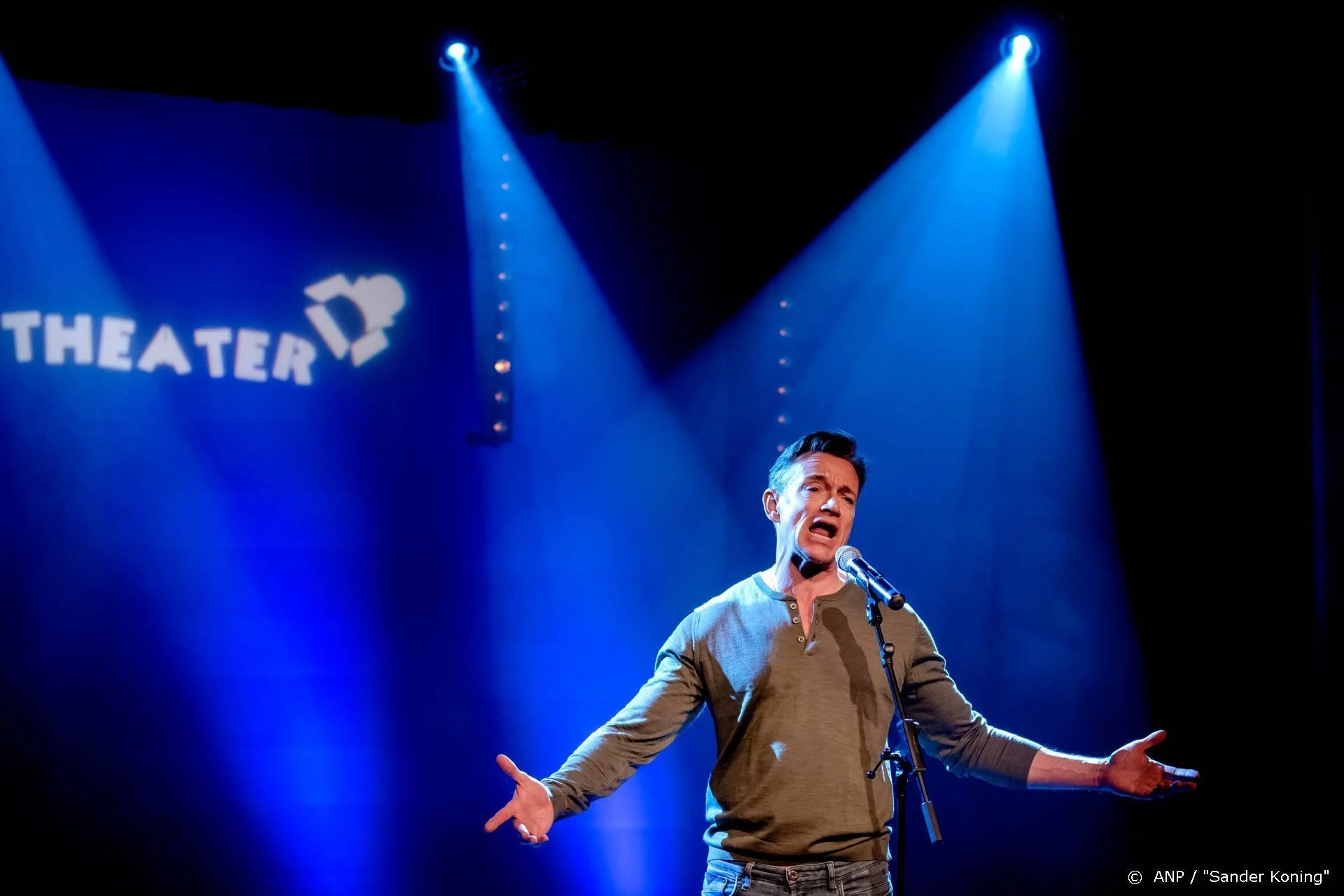 BN'ers zingend in de bres voor Polanentheater