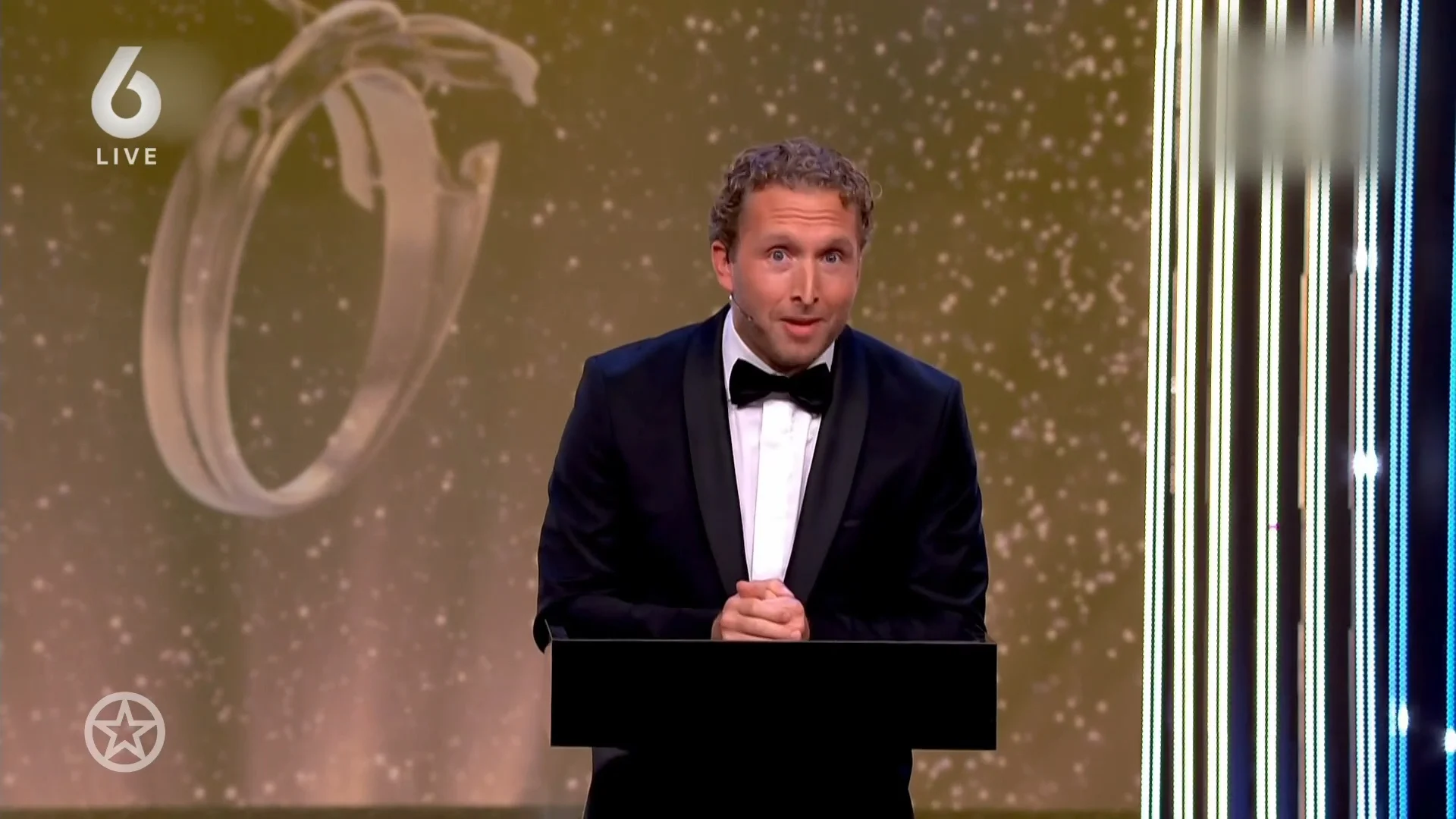 ZIEN: Deze BN'ers werden te grazen genomen tijdens roast Peter Pannekoek