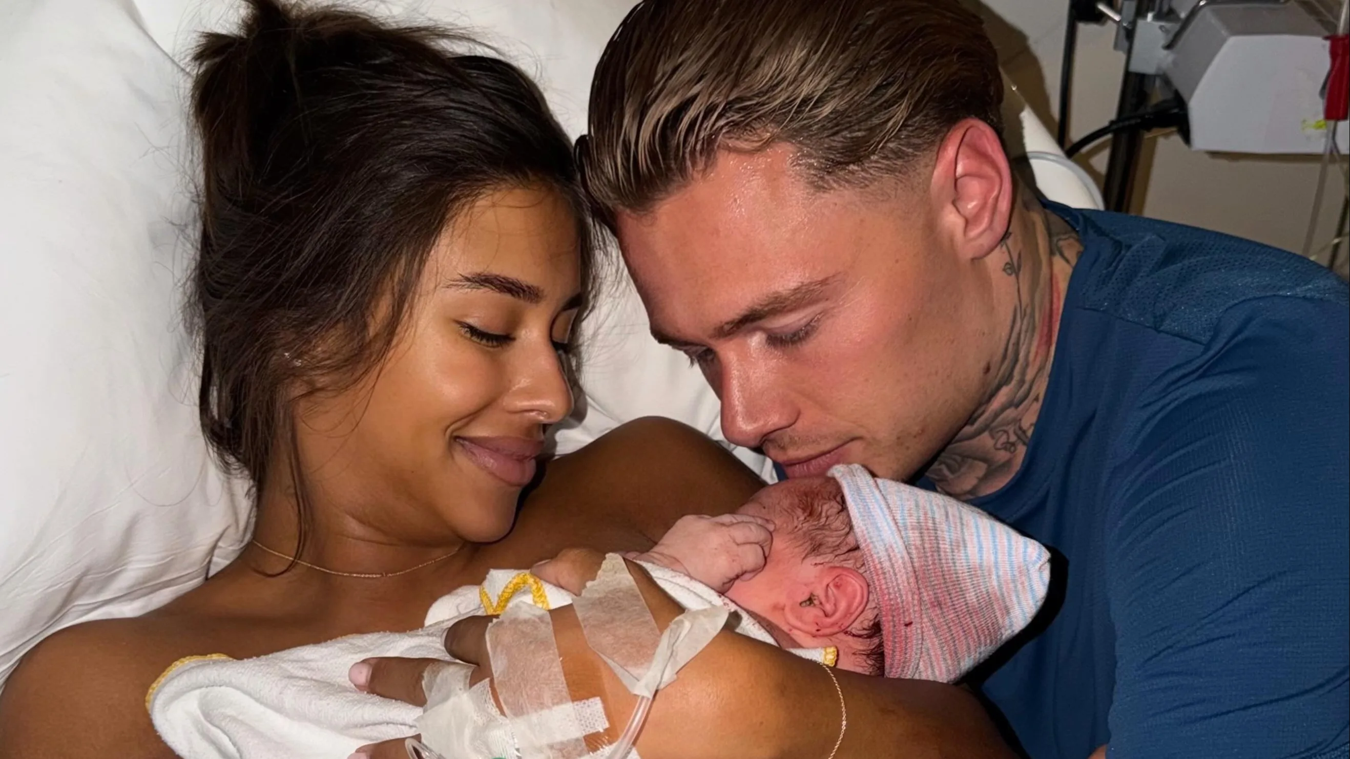 Naomi Joël en Jay Zwarts mogen naar huis met baby Lio na bevalling