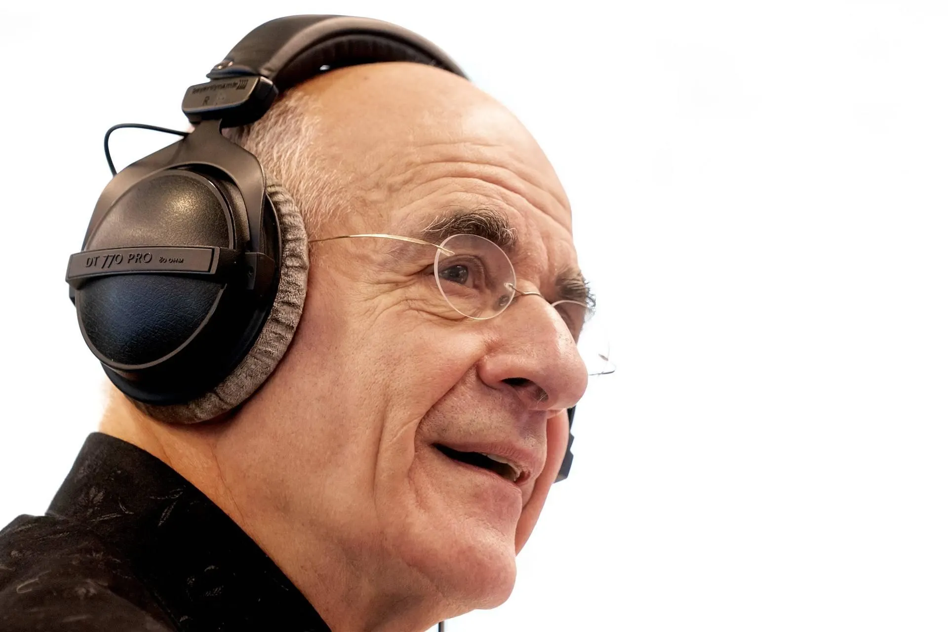 Frits Spits weer terug op de radio na medische ingreep