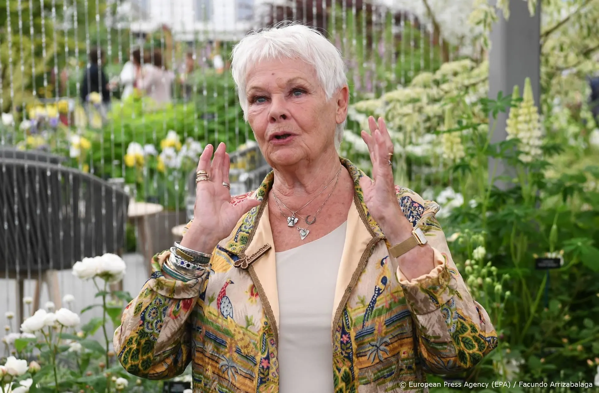 Judi Dench krijgt eerste coronaprik