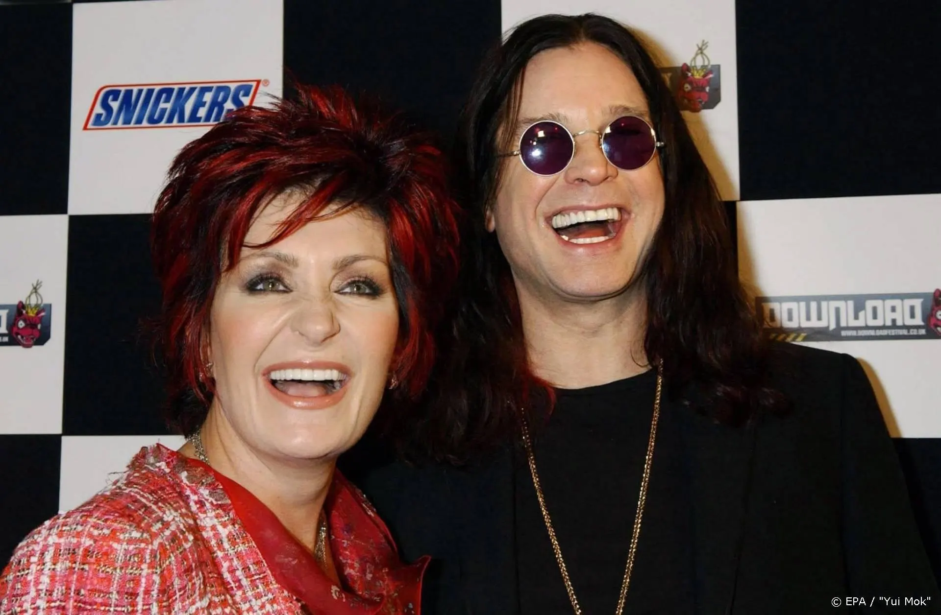 Ook Sharon Osbourne kiest voor grijze coupe