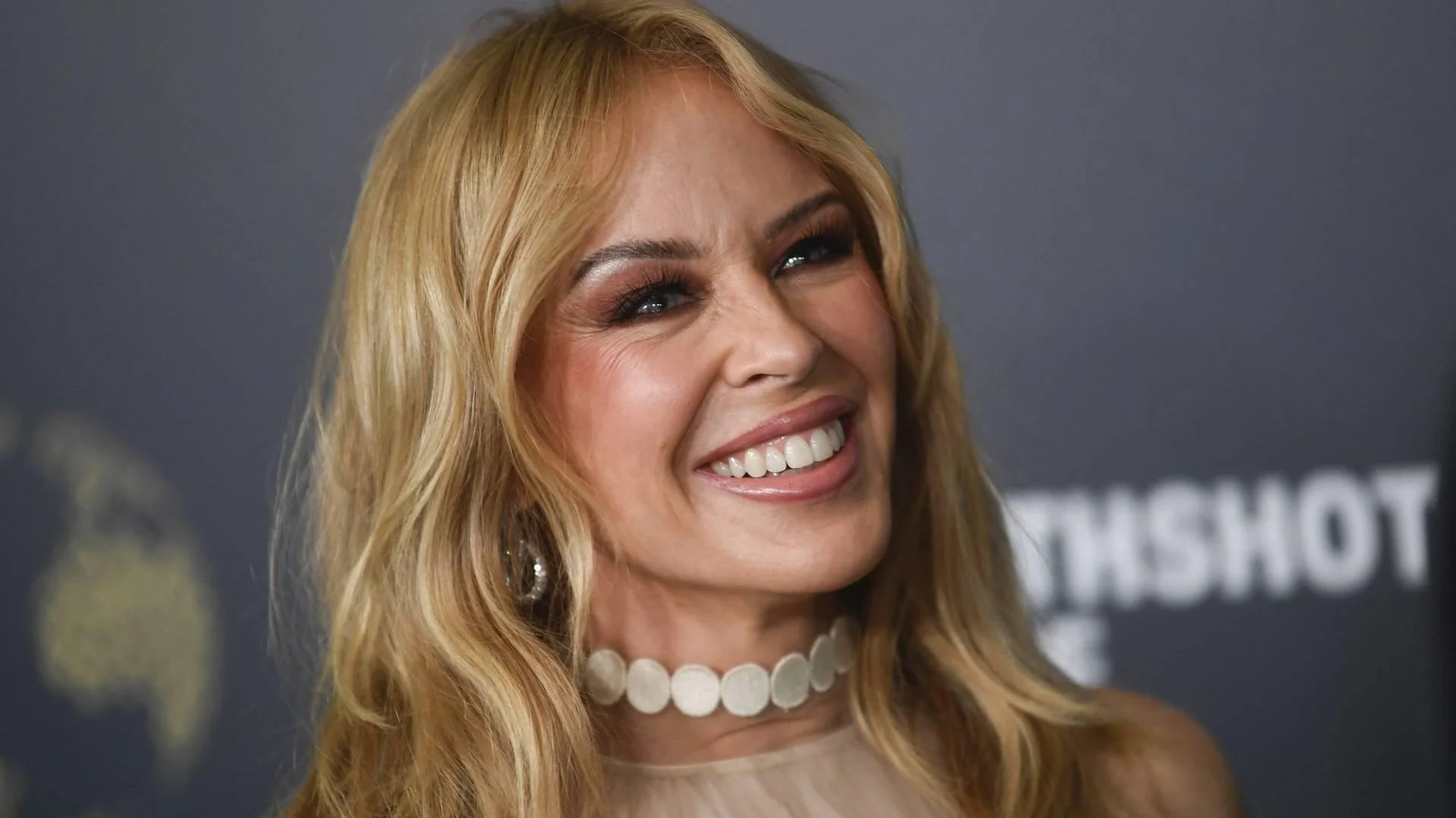 Kylie Minogue voedt geruchten over Madonna-duet met dansvideo