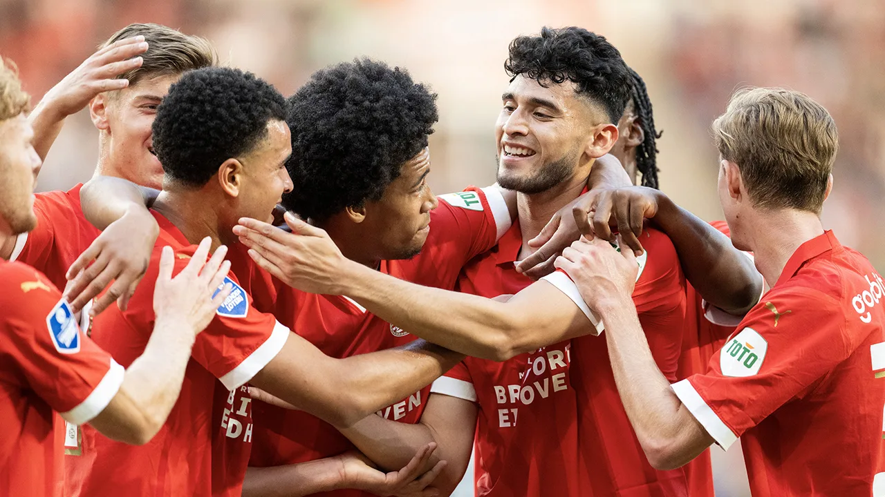 PSV - Nottingham Forest zondagavond LIVE te zien bij Veronica