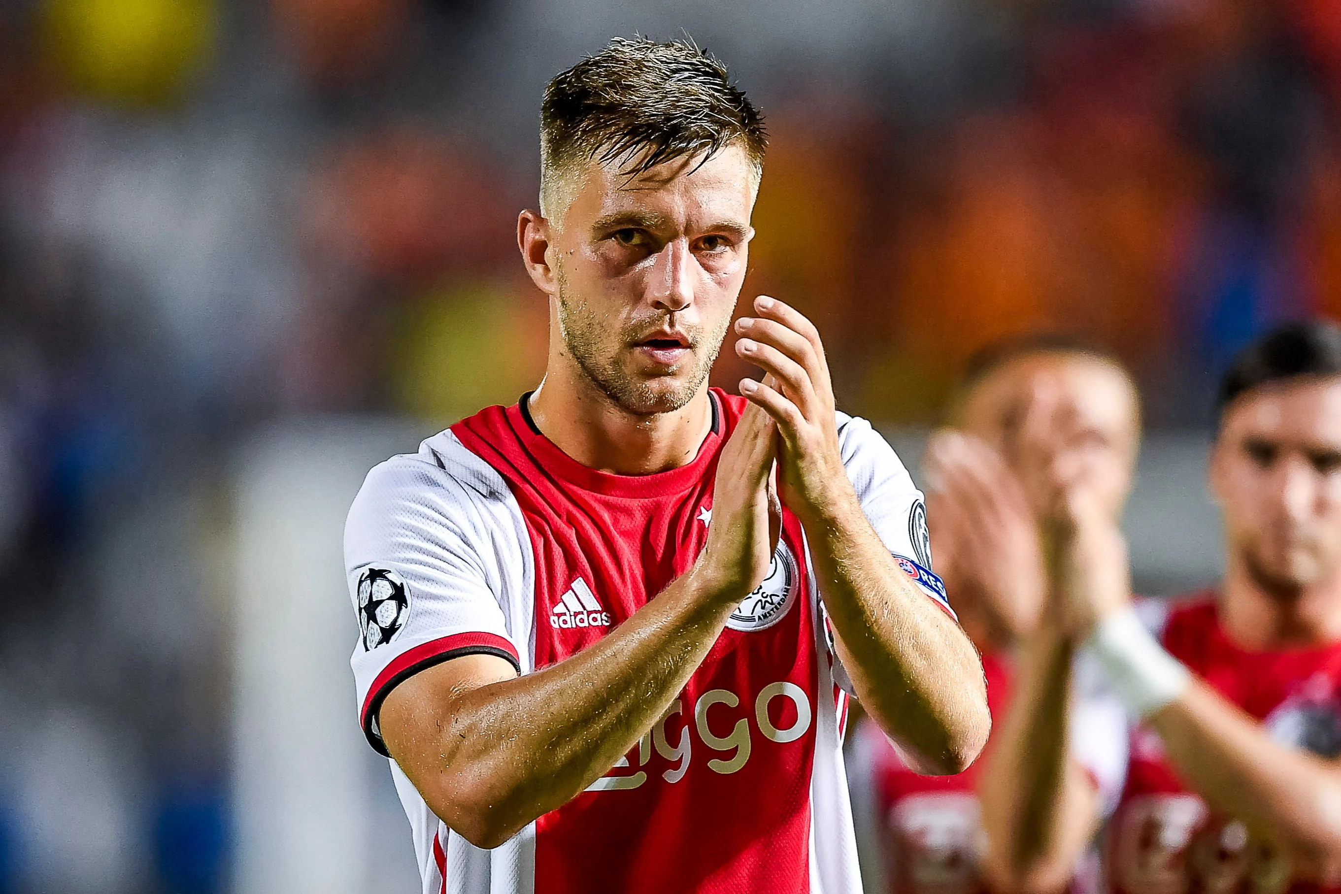 Ajax komt goed weg met gelijkspel bij APOEL