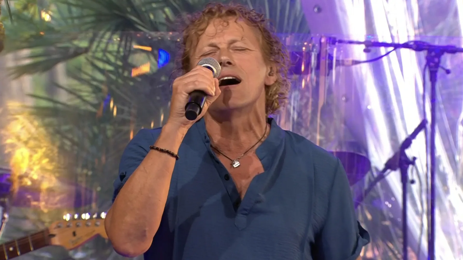 De Kast opent De Oranjezomer met iconische hit 'In Nije Dei'