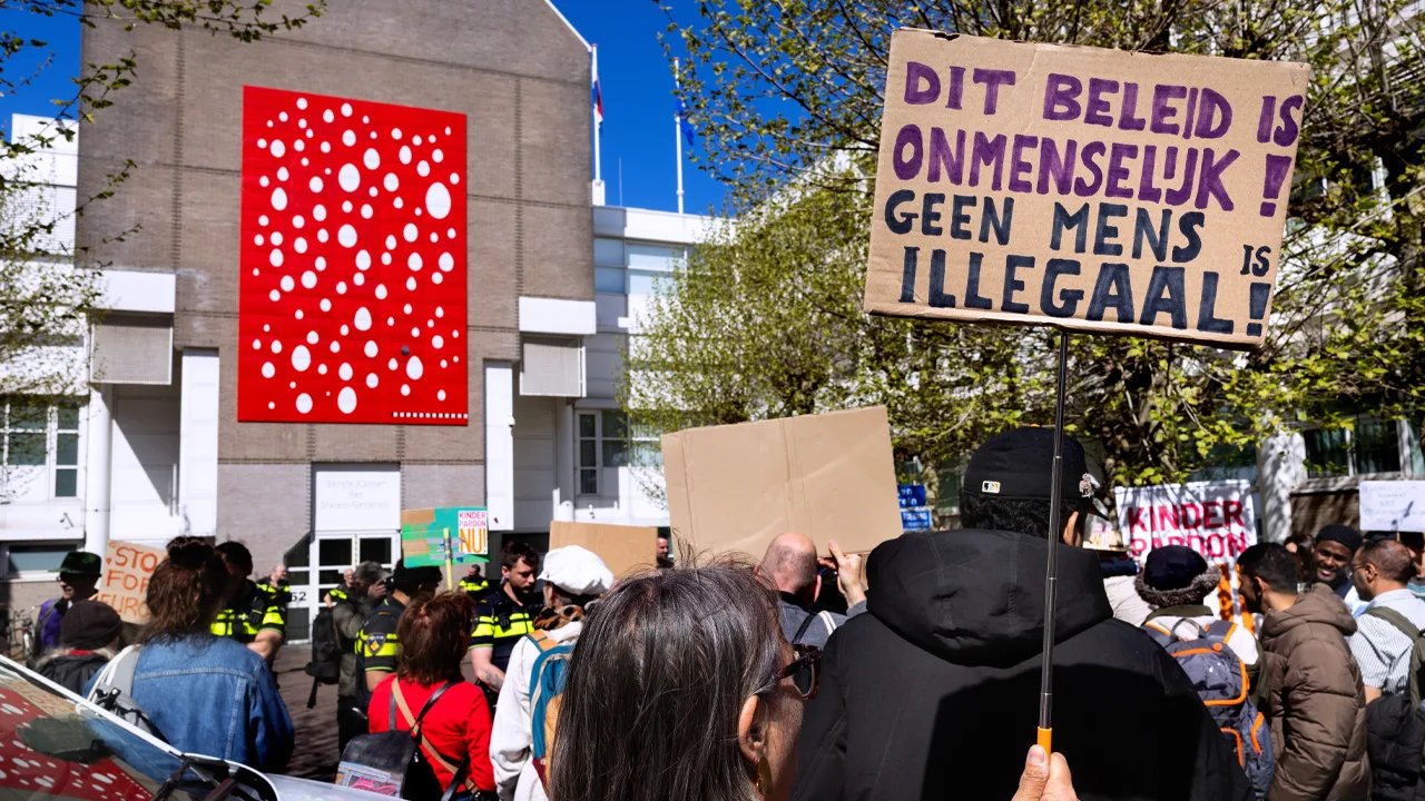 Demonstranten gaan ultieme oproep bij Eerste Kamer doen om tegen asielwetten te stemmen