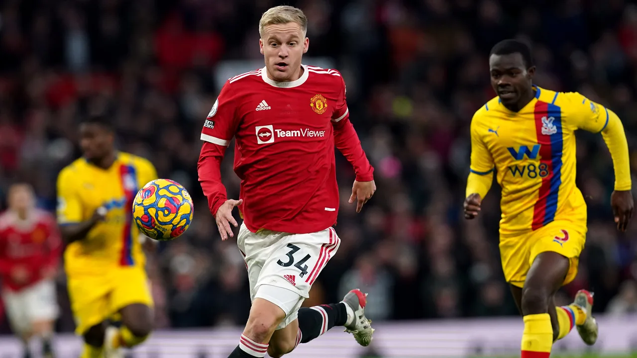 'Crystal Palace en Valencia willen Van de Beek verlossen van reserverol'