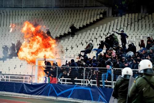 Ajax gaat vrijuit na rellen in Athene